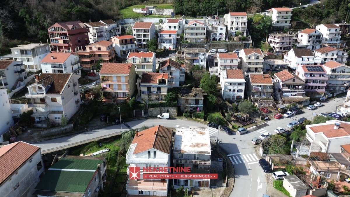 156 m² House with Two Apartments and Extension Potential, Bijeli Do, Budva